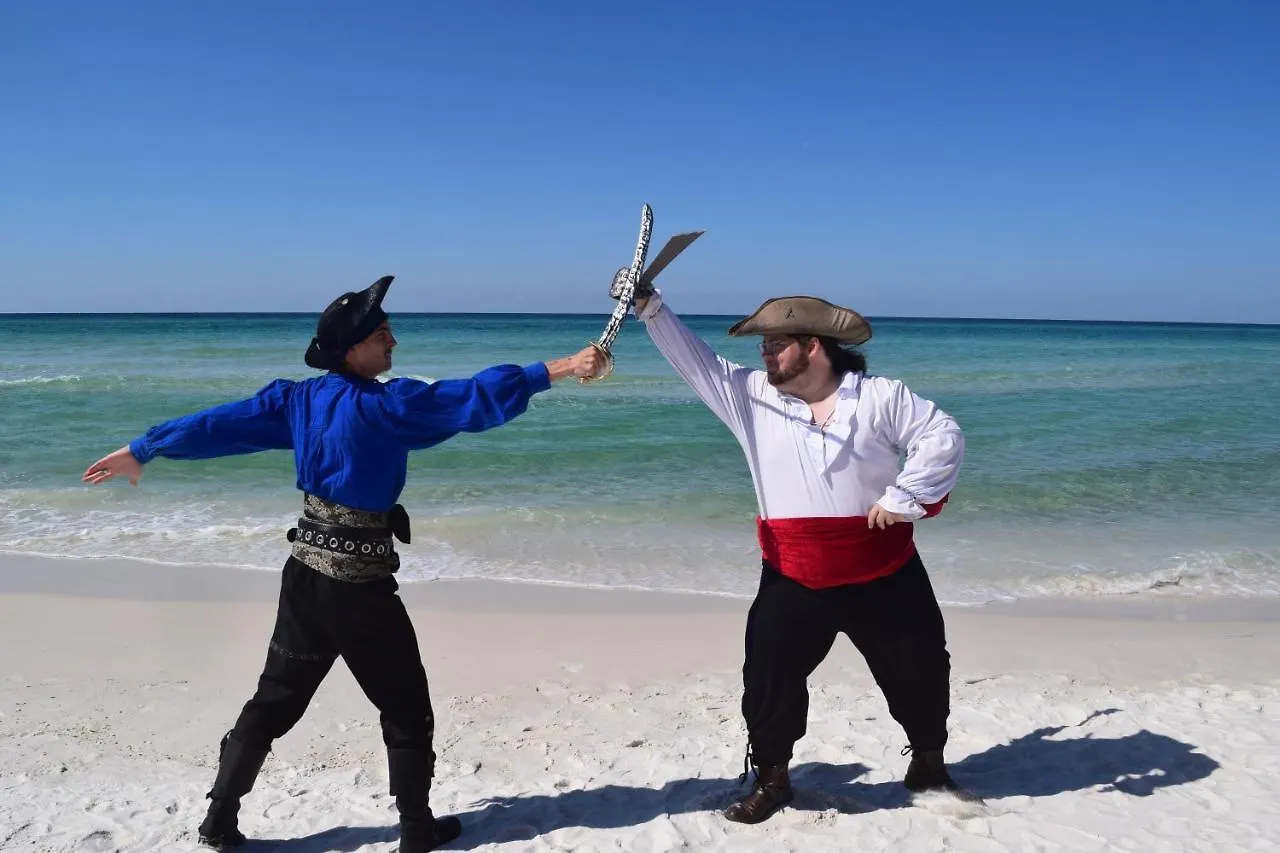 Days Inn By Wyndham Panama City Beach/Ocean Front