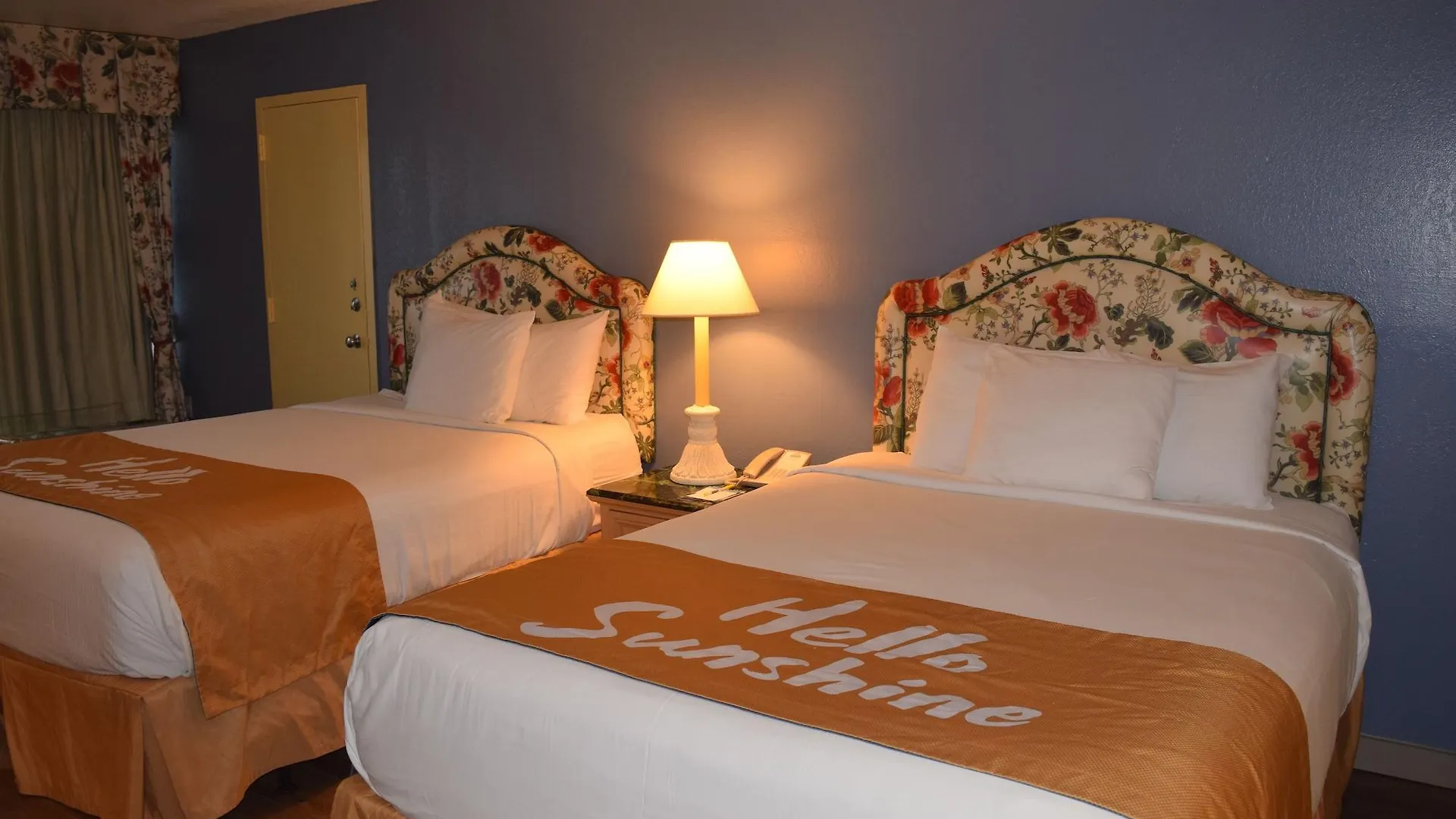 Days Inn By Wyndham Panama City Beach/Ocean Front