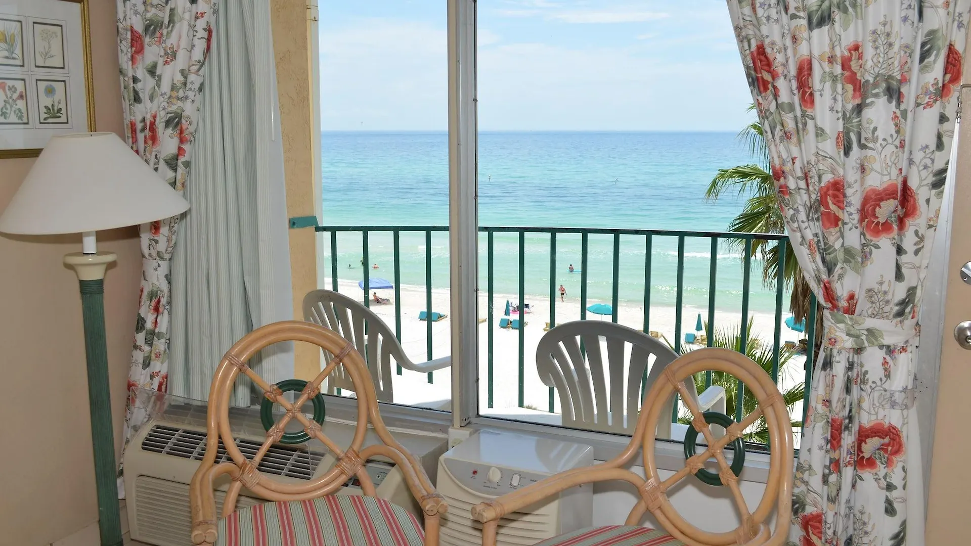 Days Inn By Wyndham Panama City Beach/Ocean Front 3*,  США