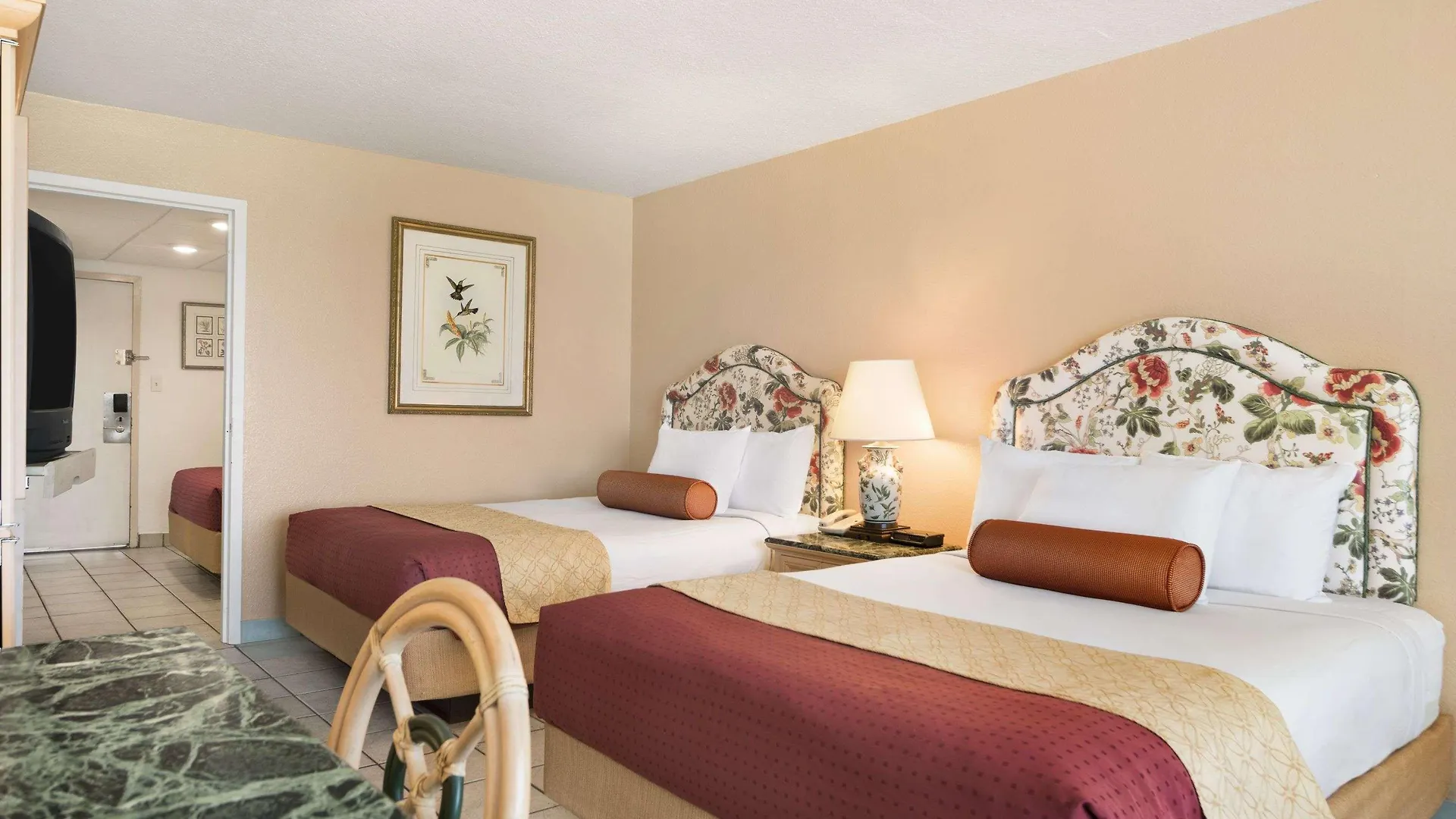 Days Inn By Wyndham Panama City Beach/Ocean Front
