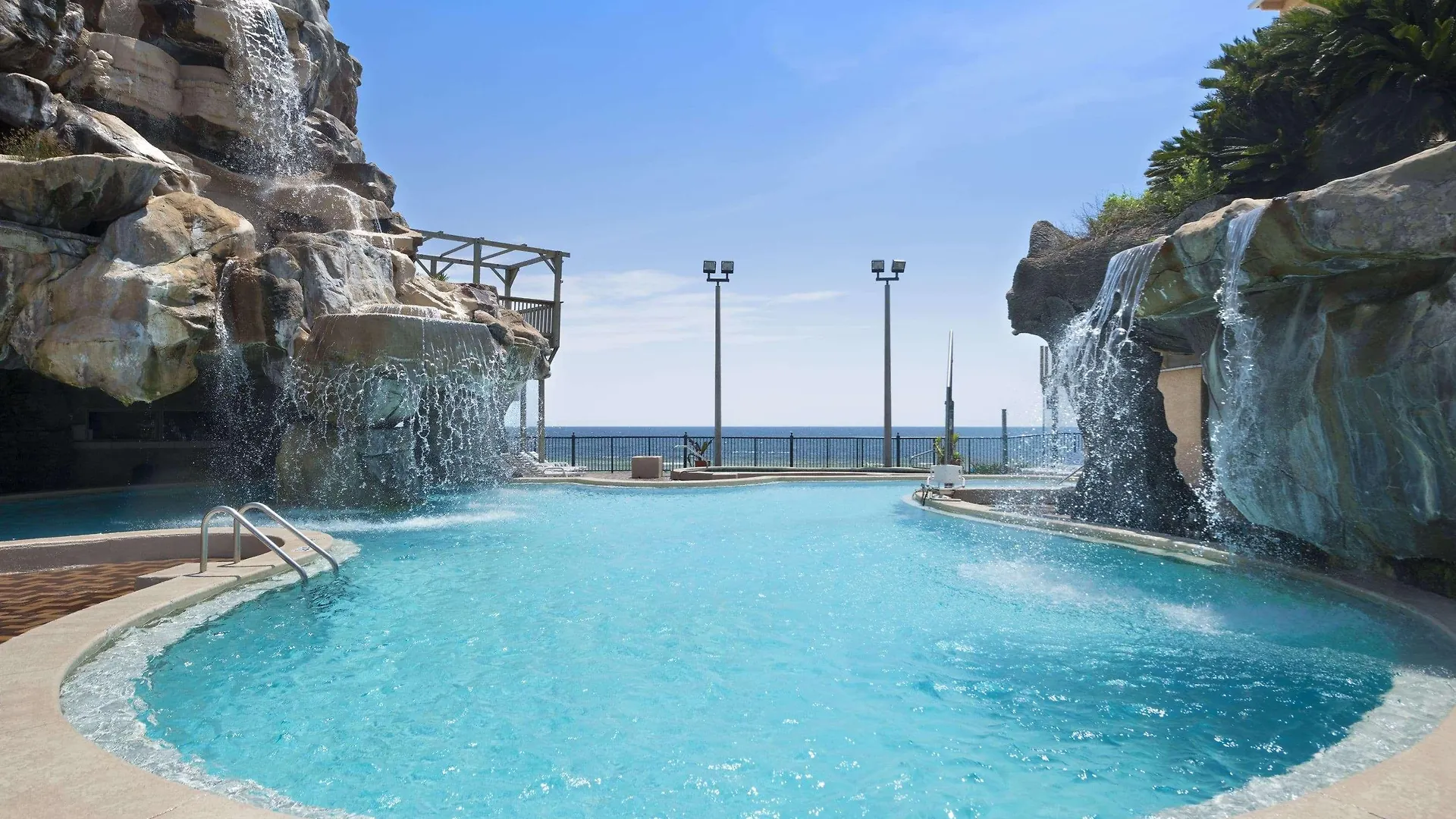 Days Inn By Wyndham Panama City Beach/Ocean Front