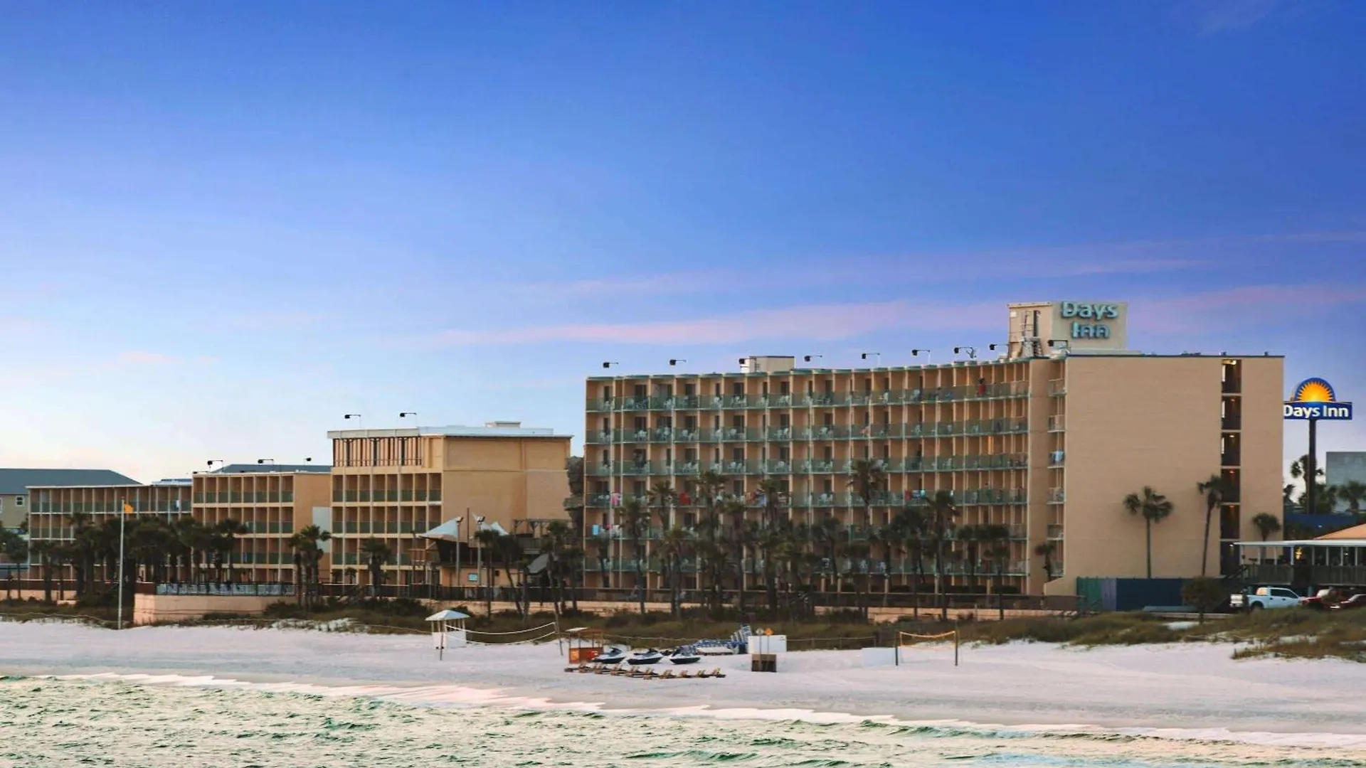 Days Inn By Wyndham Panama City Beach/Ocean Front