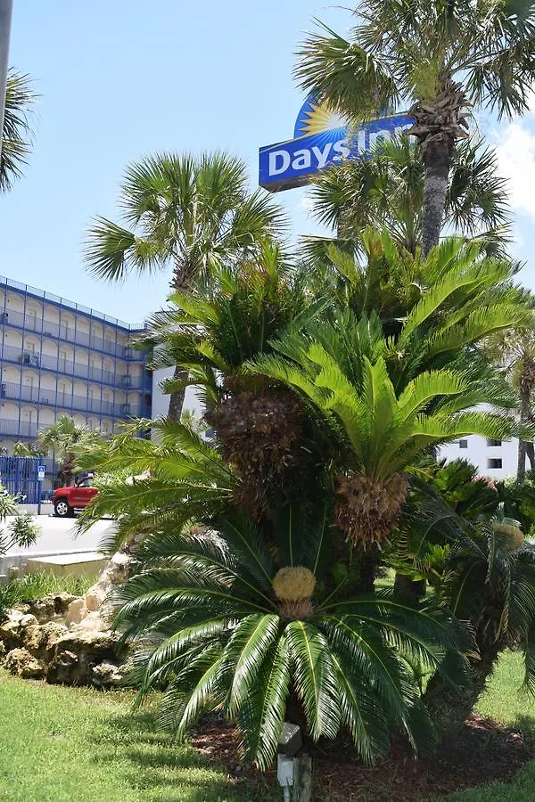 Days Inn By Wyndham Panama City Beach/Ocean Front