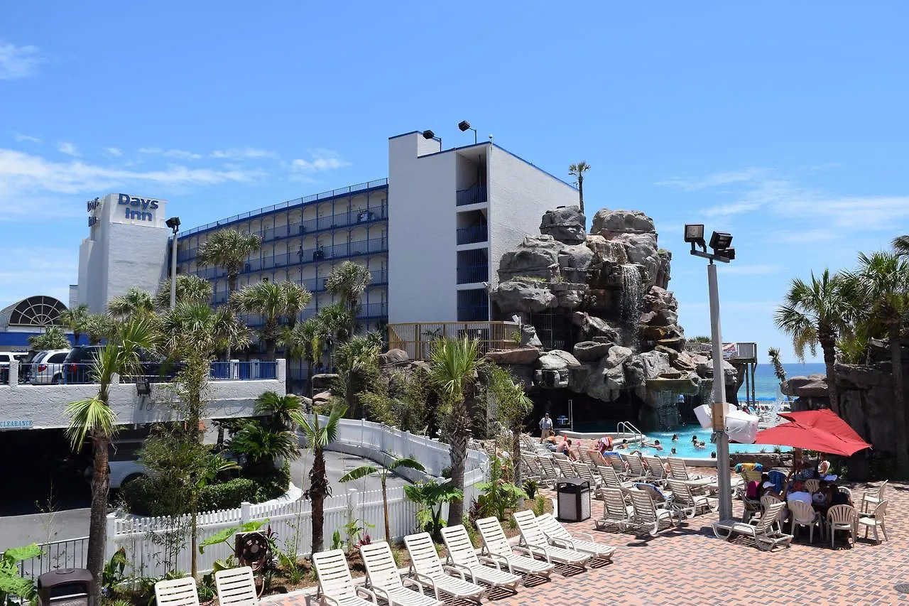 Days Inn By Wyndham Panama City Beach/Ocean Front