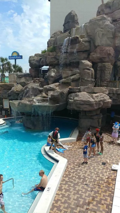 Days Inn By Wyndham Panama City Beach/Ocean Front 3*,  США