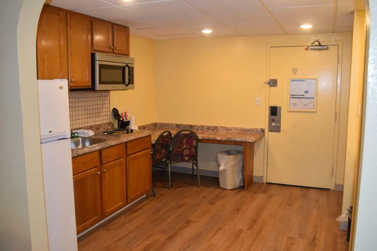 Days Inn By Wyndham Panama City Beach/Ocean Front